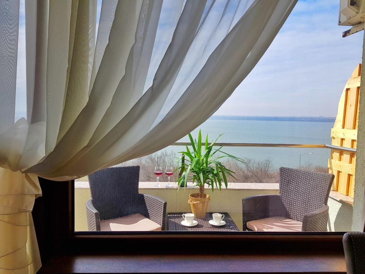 Lakeview Flats Summerland Mamaia Exterior photo