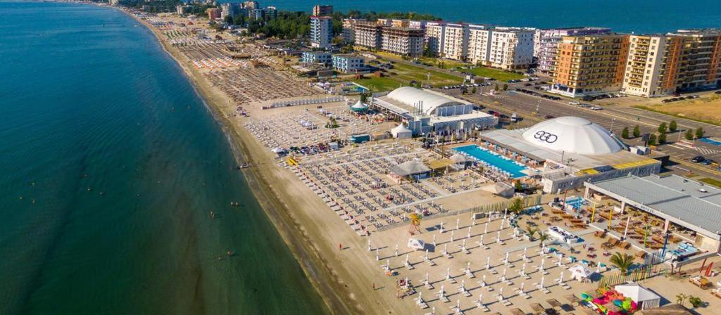 Lakeview Flats Summerland Mamaia Exterior photo