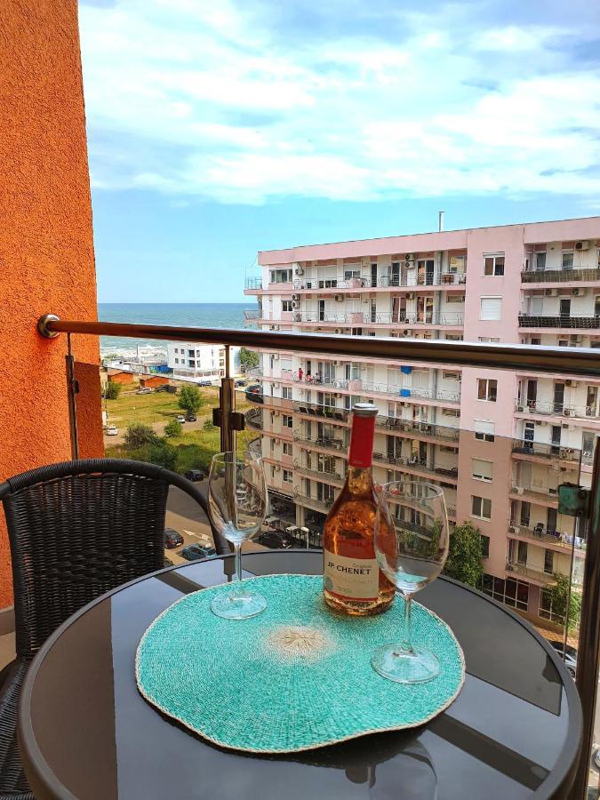 Lakeview Flats Summerland Mamaia Exterior photo