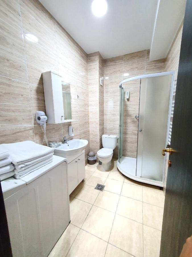 Lakeview Flats Summerland Mamaia Exterior photo