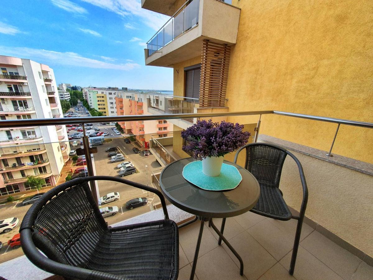 Lakeview Flats Summerland Mamaia Exterior photo